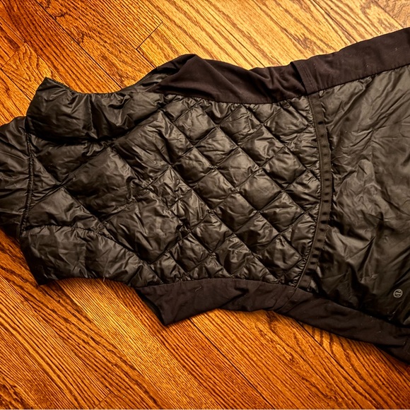 Lululemon Down For a Run vest black Sz 6 - Picture 9 of 11